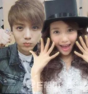 王梦秋给鹿晗提裤子图片是真的吗 鹿晗与王梦秋的二三事揭秘