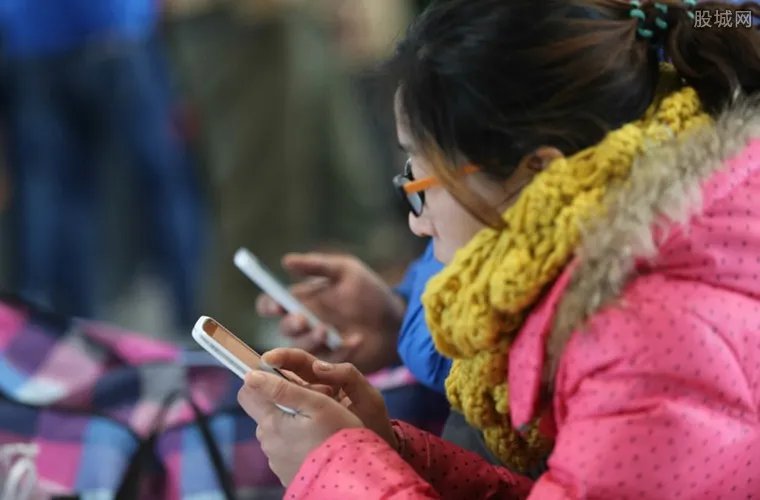 12岁女孩巨额打赏 用父亲手机给平台支付9999元