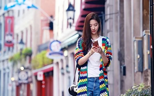 刘亦菲逆光玩街拍合理嘛?