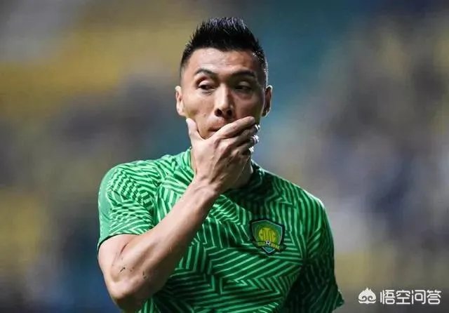 如何看待于大宝微博晒出“轻微伤”照片并艾特上海申花的行为？