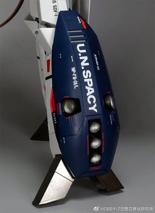 万代 DX超合金TV版VF-1S罗伊·福卡特别型