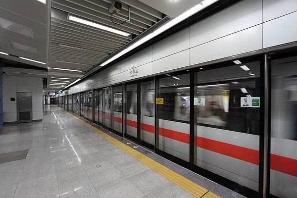 中国造地铁成巴基斯坦热门打卡地，你感到自豪吗？