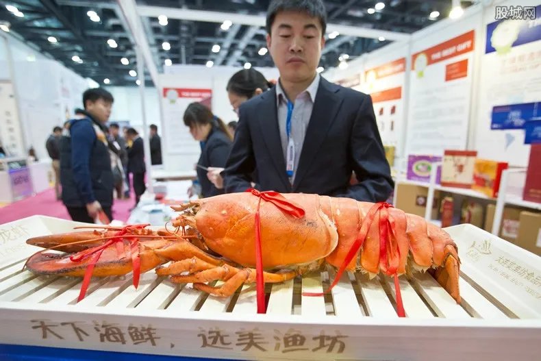 办满月宴龙虾被换 要求3倍赔偿酒店不答应