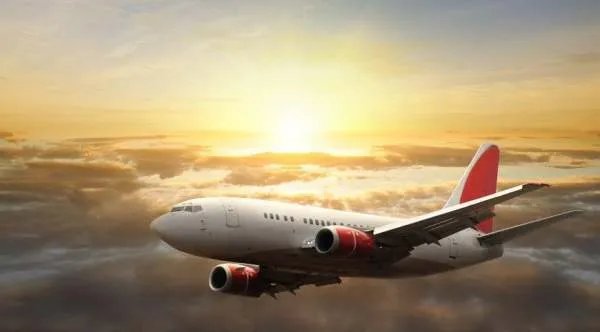 东航一机务人员被一牵引车碾压身亡，是什么原因？