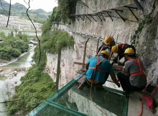 玻璃栈道施工有哪些步骤