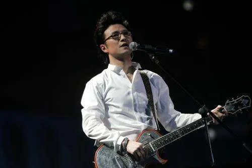 有一首歌，歌词有“……如果有一天，我老无所依……”