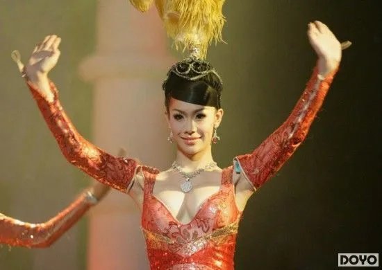 泰国人妖皇后Rose美艳丰乳 欲进军中国吸金