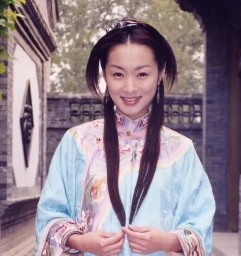 当年大红的她瞧不起赵薇，如今沦为龙套配角，你知道是谁嘛？