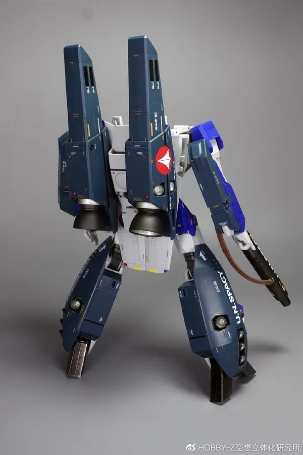 万代 DX超合金TV版VF-1S罗伊·福卡特别型