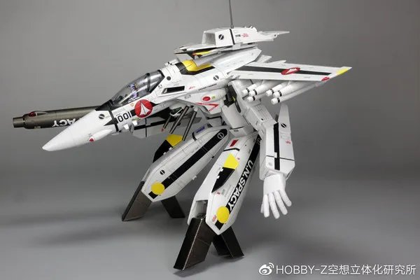 万代 DX超合金TV版VF-1S罗伊·福卡特别型