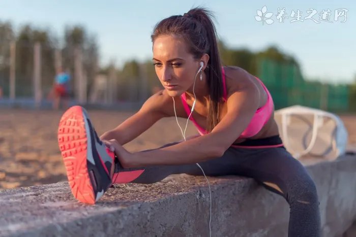 怎么学习蛙泳_蛙泳基本动作