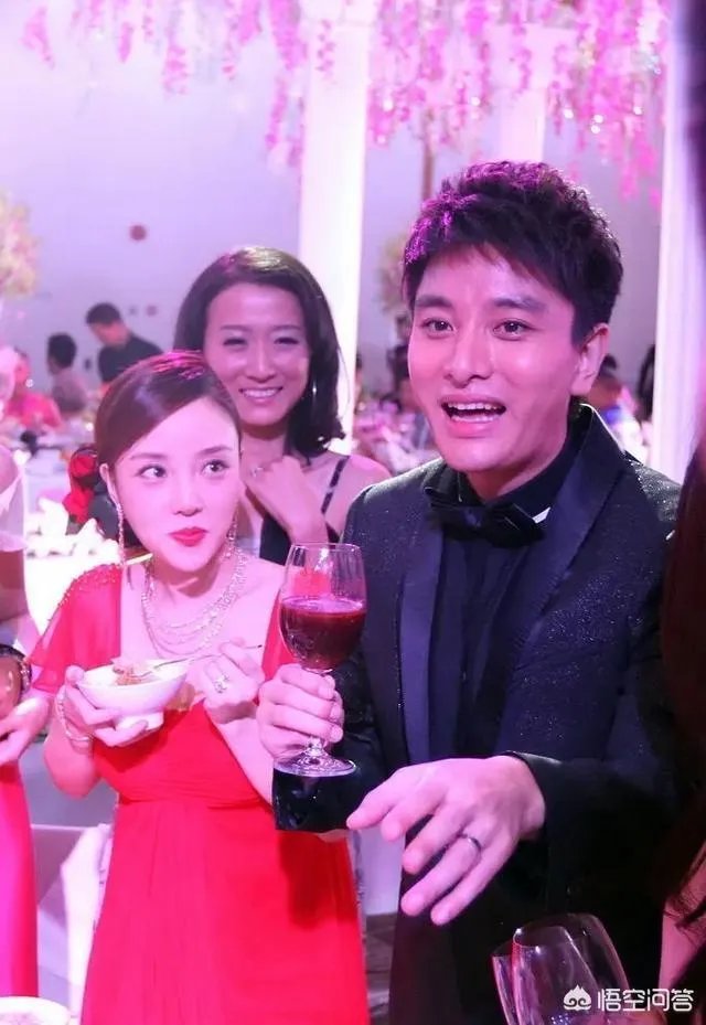 贾乃亮被拍到频繁出现在李小璐住所，还穿同款拍视频，你觉得有望复合吗？