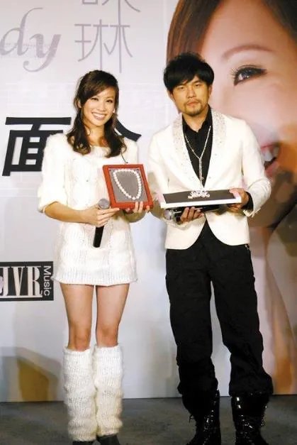 袁咏琳周杰伦的关系：袁咏琳和周杰伦恋爱过吗？