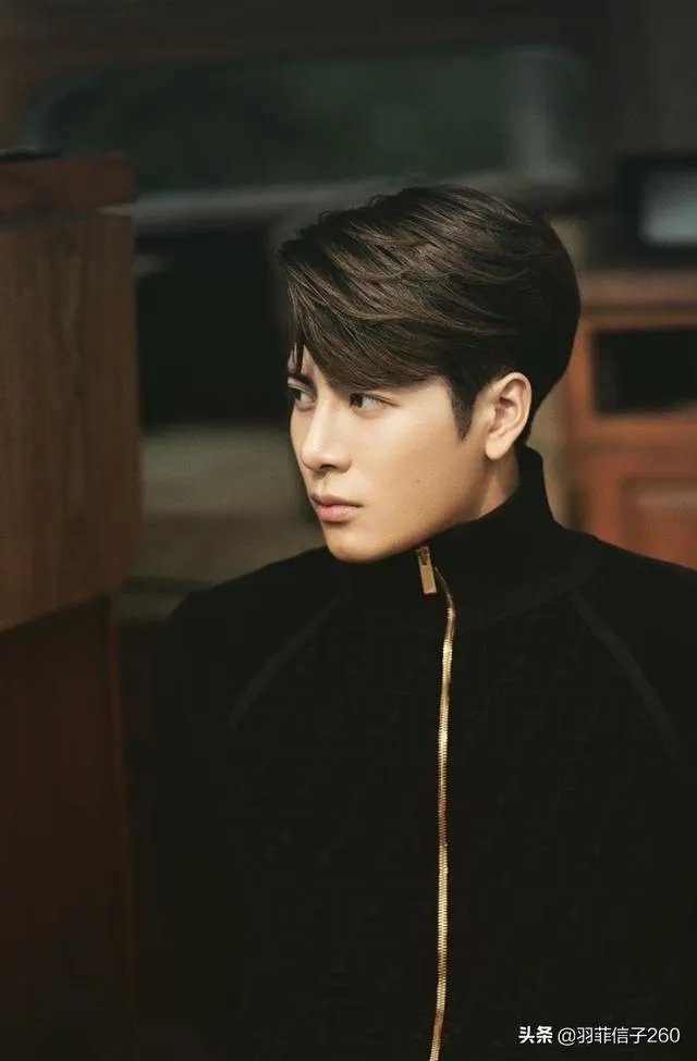 如何评价Fendi和王嘉尔推出的FendixJacksonWang限量联名款?