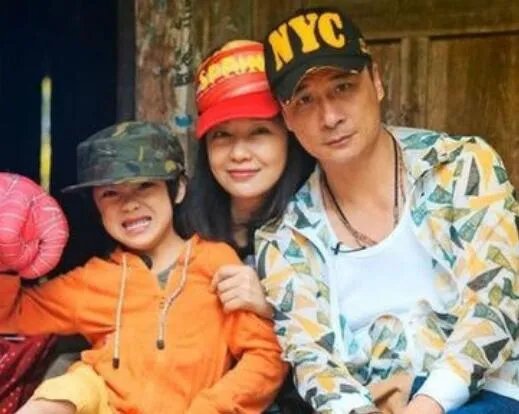 feynman妈妈低调获赞 与吴镇宇的情史曝光