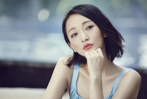 娱乐圈十大小脸女星排行榜：周冬雨上榜，第九乃“巴掌脸”