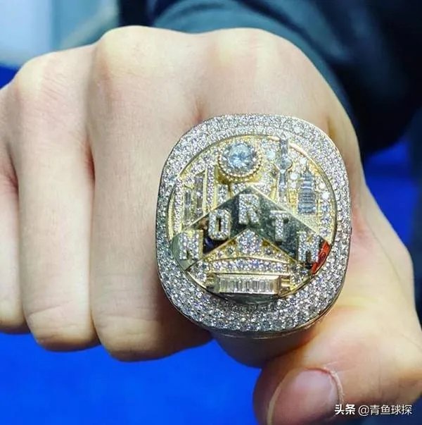 林书豪社媒晒总冠军戒指，周杰伦留言引网友捧腹，他都说了什么？