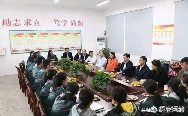 心善人美，中国女排龚翔宇默默资助贫困学生三年，获球迷称赞，如何评价？