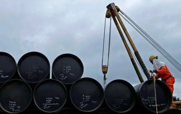 国际油价突破每桶100美元，油价上涨会对什么造成影响？