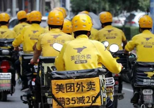 高校外卖堆积，外卖员称月入两三万这是真的吗？