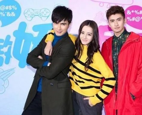 曝光杨幂探班迪丽热 迪丽热巴爱“挖坑”