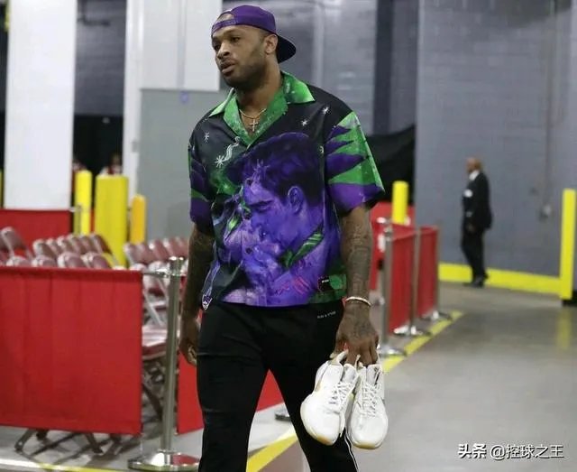 火箭在下一盘大棋，塔克因脚踝伤病退出美国男篮训练营，对此你怎么看？