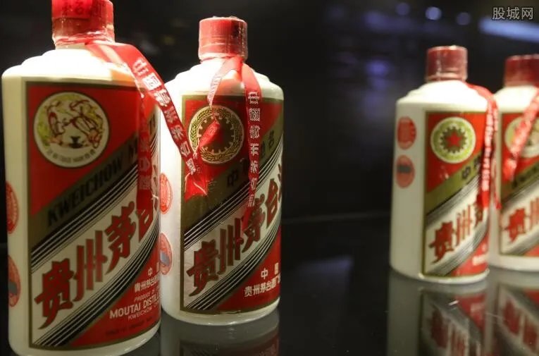 贵州茅台跌破700元 2018年飞天茅台酒价格多少