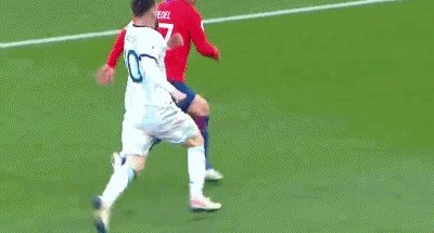 梅西的犯规真的到了被红牌罚下的程度吗？