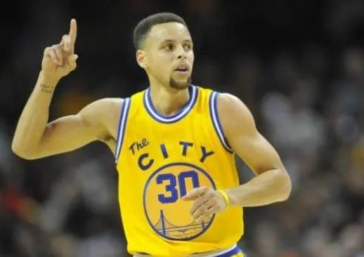 库里被加冕NBA常规赛得分王,库里是哪个篮球队的