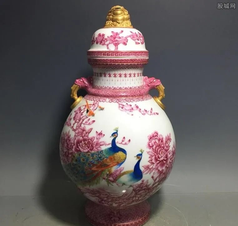 欧洲老妇闲置中国花瓶拍得6300万 意外之财来了