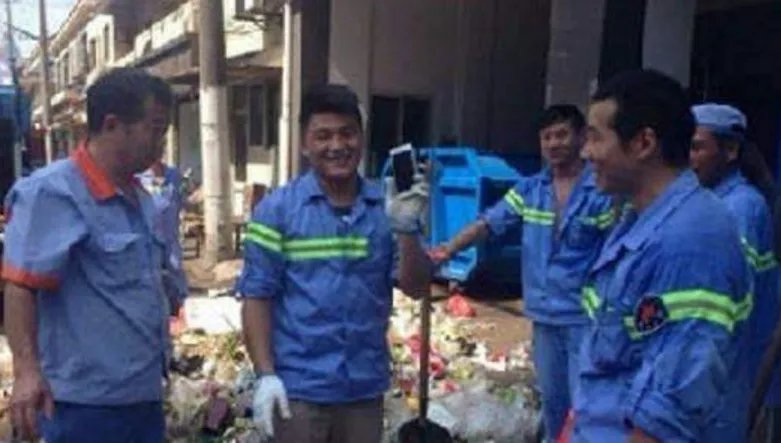 最帅环卫工为什么成网红？