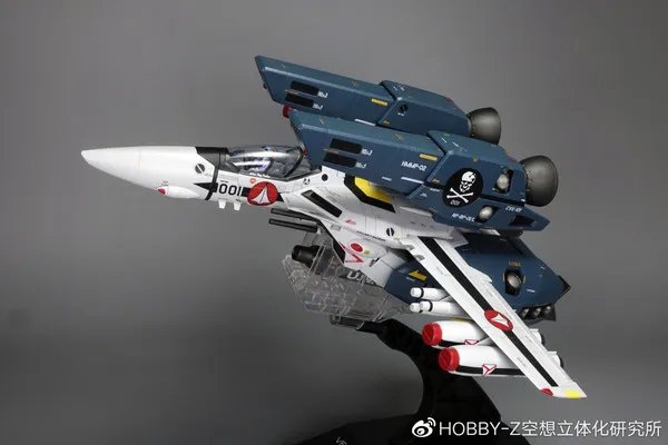 万代 DX超合金TV版VF-1S罗伊·福卡特别型